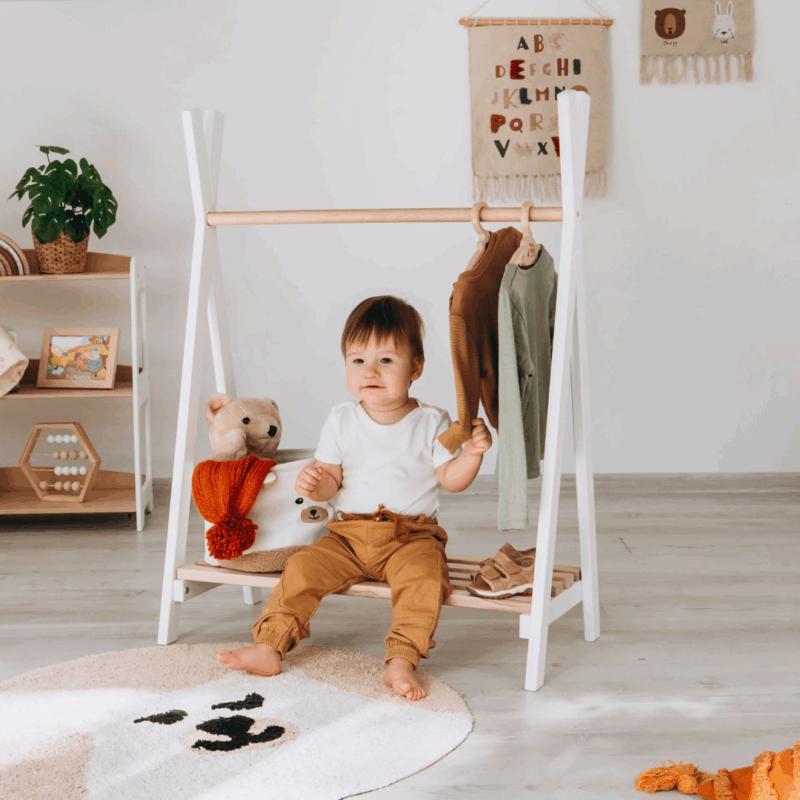 Montessori fatahengi fyrir börn - Image 2